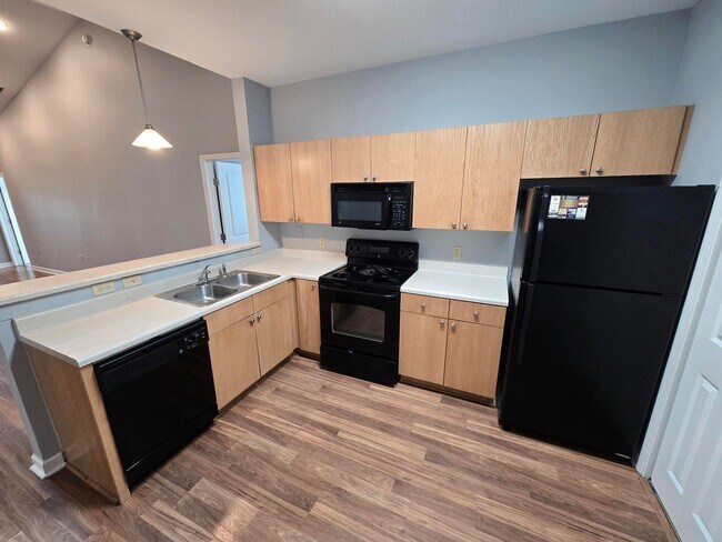 Building Photo - Blue Seas Properties -3