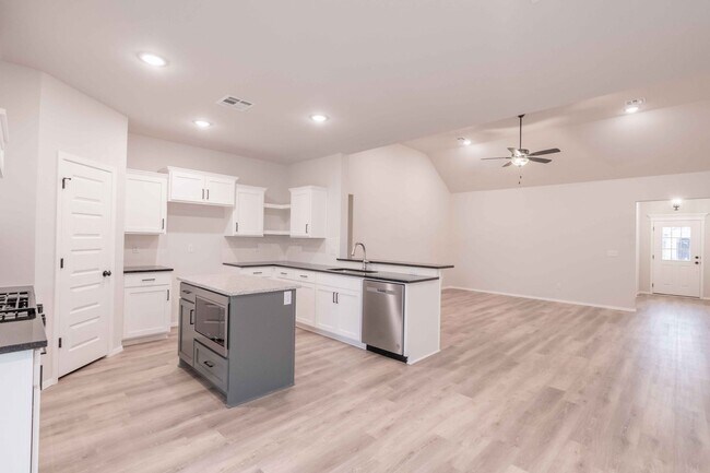 Building Photo - New Construction Home 4 Bed 3 Bath in Bixby!