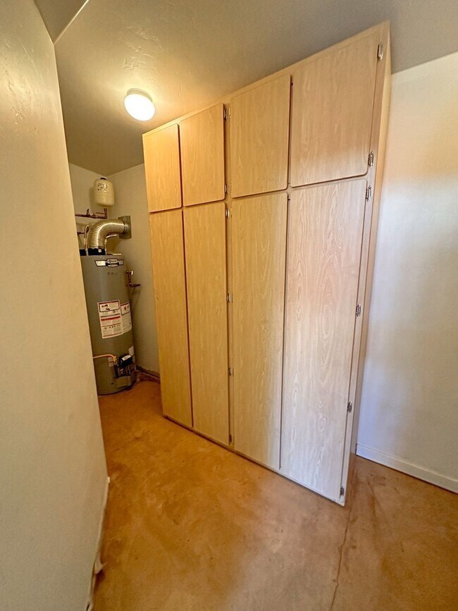 Building Photo - 861 S Osborne Ave