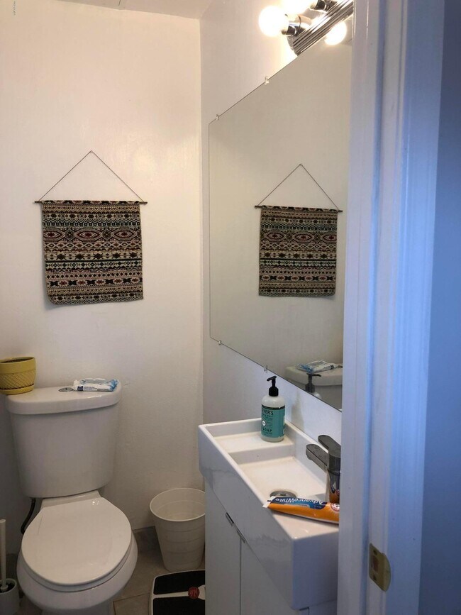 Building Photo - 2019 S Granada Dr