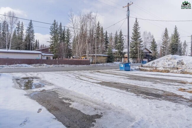 Building Photo - 615 Ginko Rd