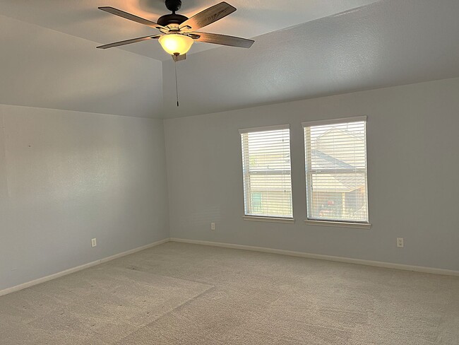 Building Photo - Spacious Four Bedroom Home Conveniently Located in Carpenters Landing