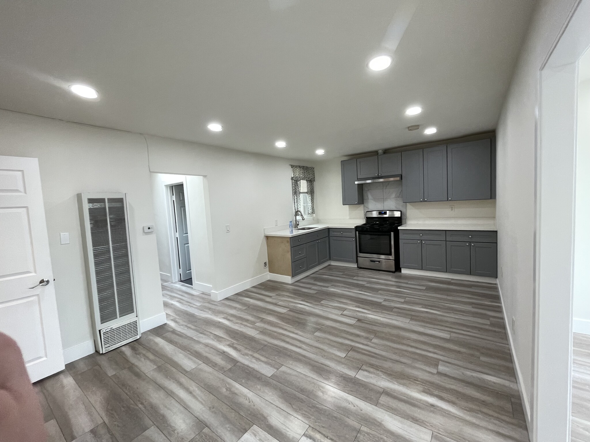 Kitchen open floor plan - 8453 S Van Ness Ave