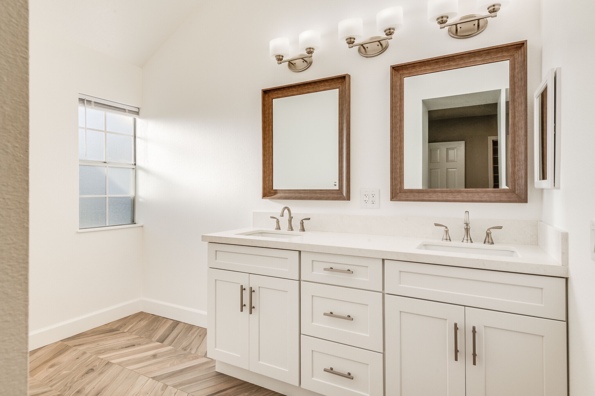 Building Photo - 470 Providence Ct