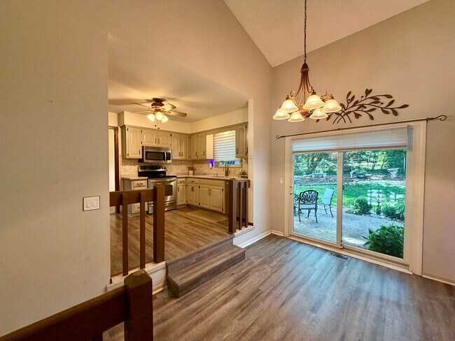 Building Photo - 8238 Parkhill Cir