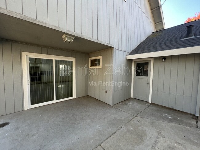 Building Photo - 3060 Ironwood Ct