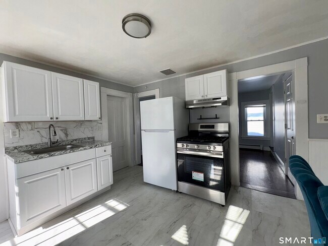 Building Photo - 24 Iowa St