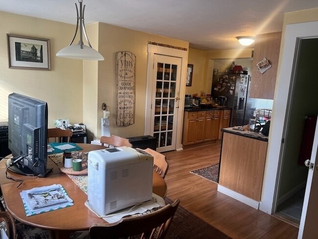 Building Photo - 9 Broad St