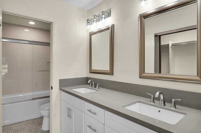 Building Photo - 2579 Caminito Muirfield
