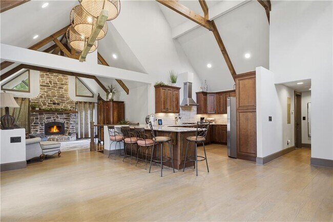Building Photo - 2115 Kemp Dr
