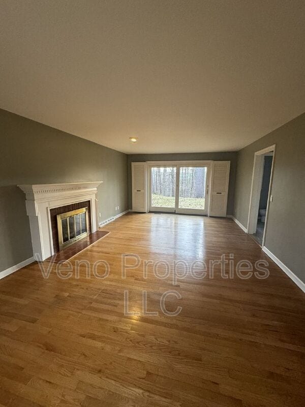 Building Photo - 15 Rivercrest Dr