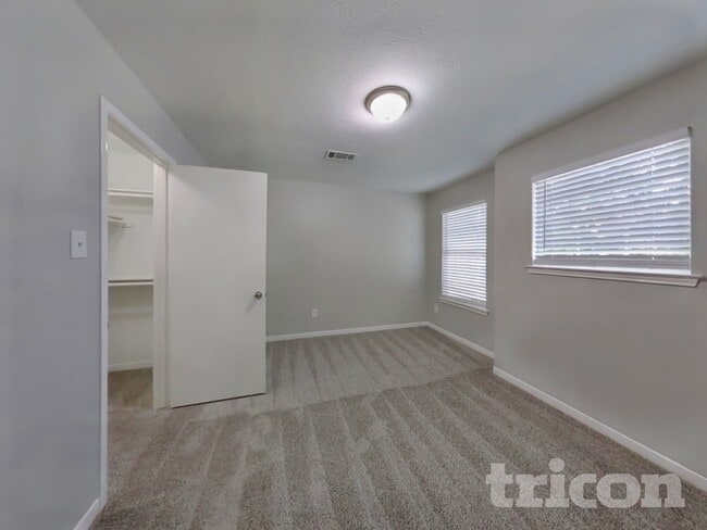 Building Photo - 6726 Misty Dale Dr