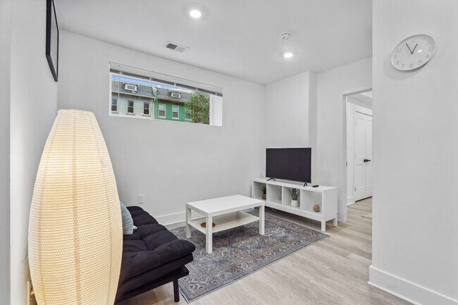 Building Photo - 3707 10th St NE