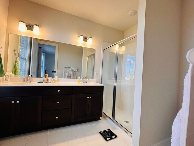 Building Photo - Modern 3 Bedroom, 2.5 Bath Townhouse