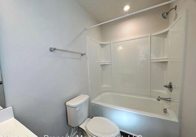 Building Photo - 801 Romeria Dr