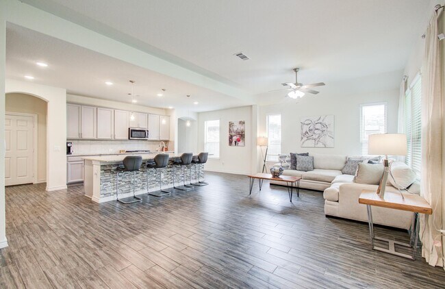 Building Photo - 27817 Ellie Oak Ln