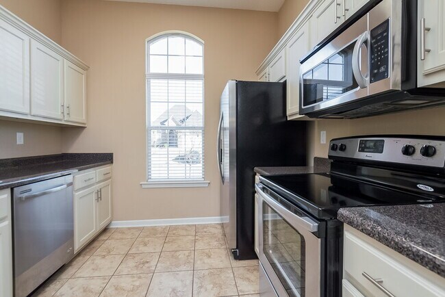 Building Photo - 7879 Ridgedale Dr