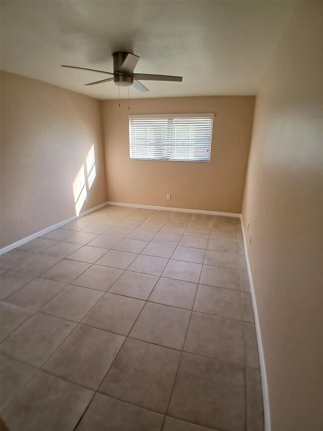 Building Photo - 4800 Hollywood Blvd