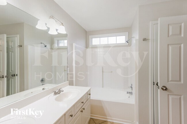 Building Photo - 146 Hickory Point Dr