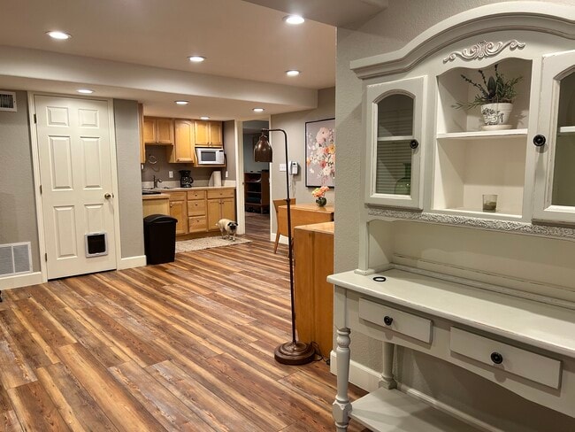 Building Photo - 2135 Meadowlark Pl