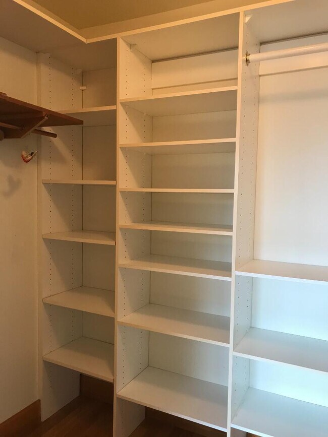 Building Photo - 3911 NE 9th Ave