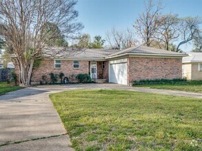 Building Photo - 1604 Bluebonnet Trail