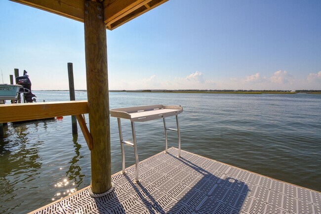 Building Photo - Seasonal Rental: Total Relaxation with Sou...