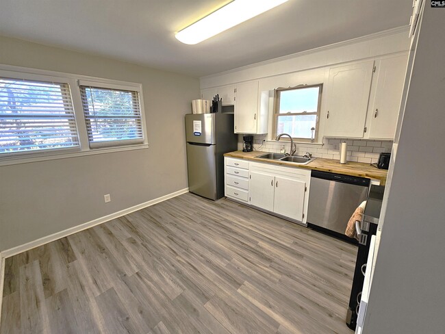Building Photo - 251 Micala Dr