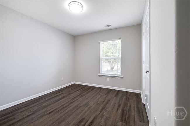 Building Photo - 6 Spg Lk Cir