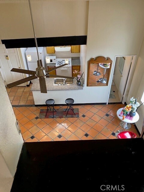 Building Photo - 1943 Vista Del Mar Ave