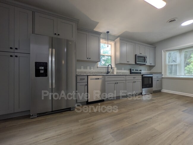 Primary Photo - 1036 Ivaloo St