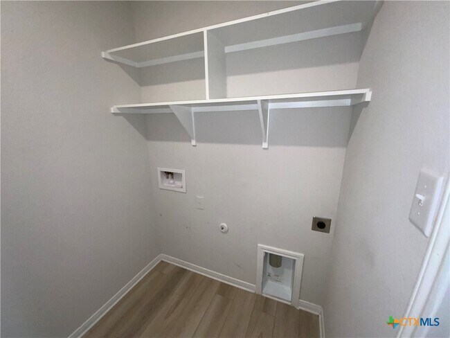 Building Photo - 2212 Clove Ct