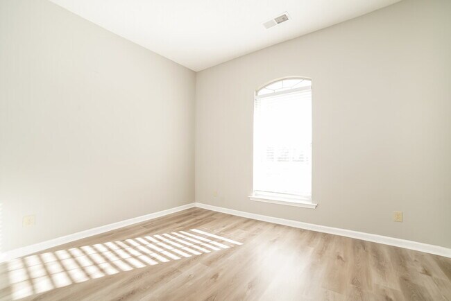 Building Photo - 4599 Meadow Cliff Dr