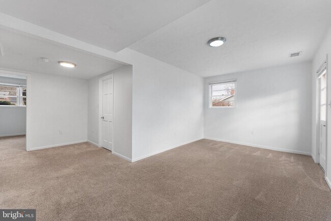 Building Photo - 12 Earlybird Ave