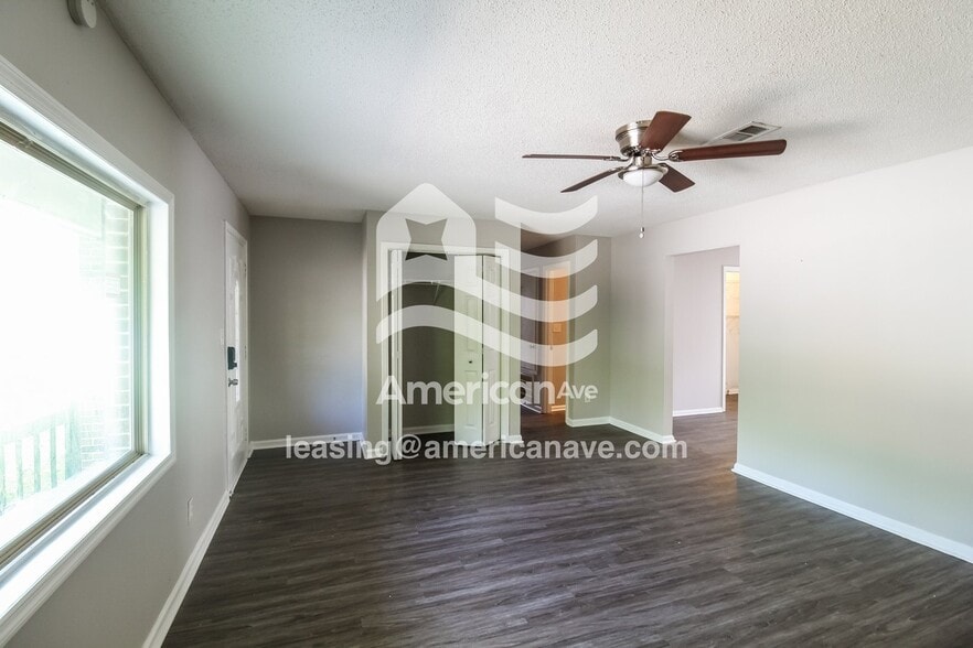 Building Photo - 425 Petunia Ave