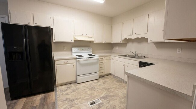 Building Photo - 8336 Trail View Dr