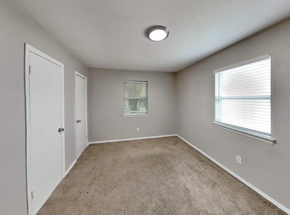 Building Photo - 1003 Rosewood Ln