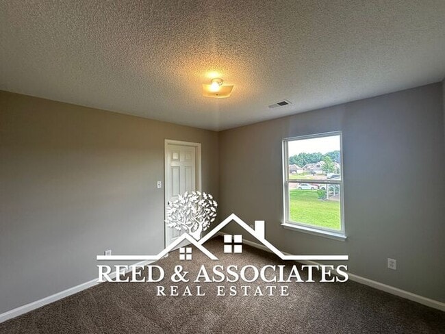 Building Photo - Charming Bartlett Home~3 Bedroom