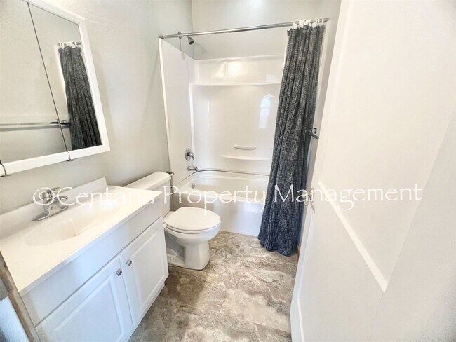 Building Photo - 600 S Montana St