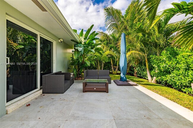 Building Photo - 709 Elm Tree Ln