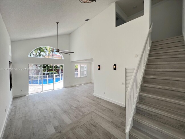 Building Photo - 725 NW 156th Ave