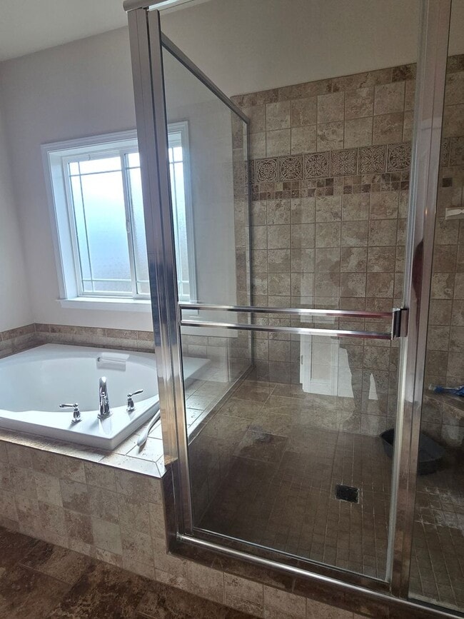 Building Photo - 1920 square foot single family home has 4 bedrooms and 2.0 bathrooms.