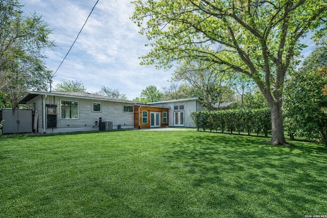 Building Photo - 227 Devonshire Dr