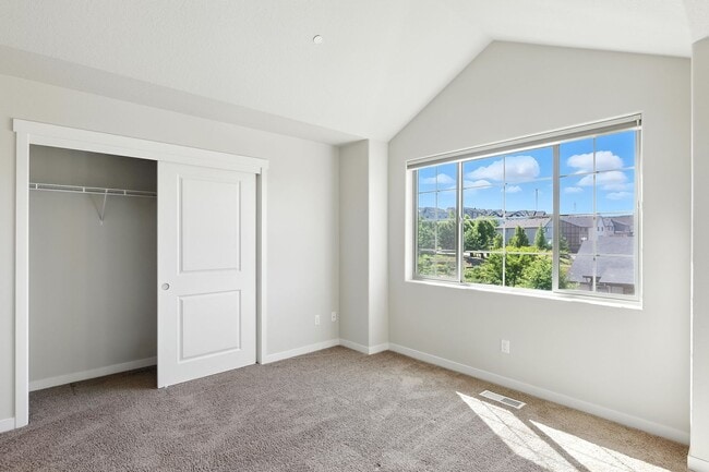 Building Photo - Beautiful 2-Bedroom, 2.5-Bath Townhome wit...