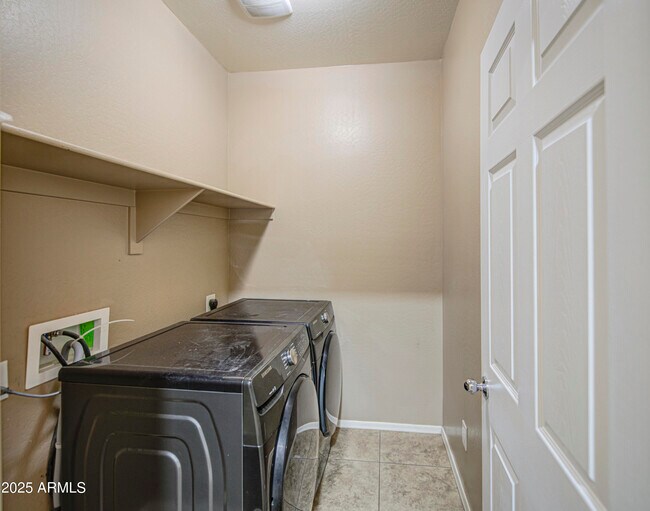 Building Photo - 6826 W Charter Oak Rd