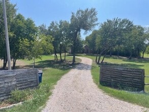 Building Photo - 1323 E College St