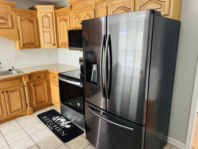 Building Photo - 560 Old Humboldt Rd