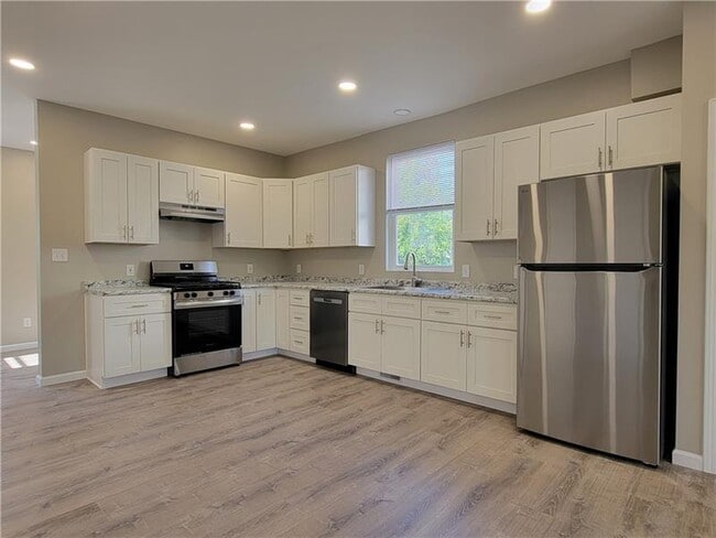 Building Photo - 1040 Wilson Pl