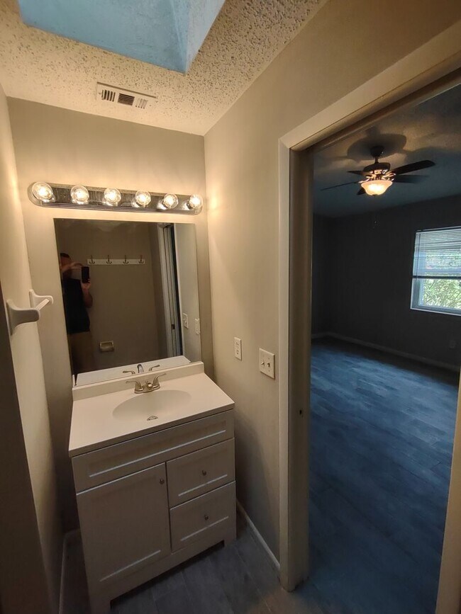 Building Photo - Indian Trails 3 Bedroom 2 Bath!