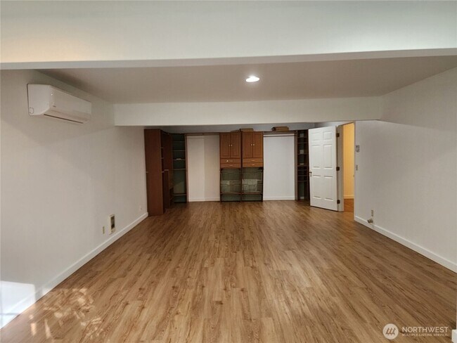 Building Photo - 8542 Battle Point Dr NE
